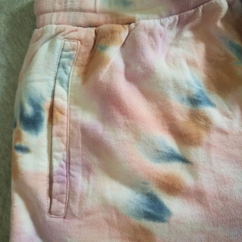 ✨️HP✨️ Young👧 Fabulous😎 & Broke💸 Tie Dye☮️ Shorts NWT - Picture 6 of 10